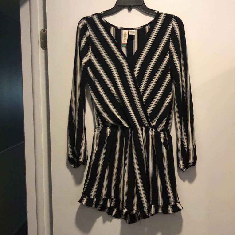 Women’s black white striped romper long sleeve